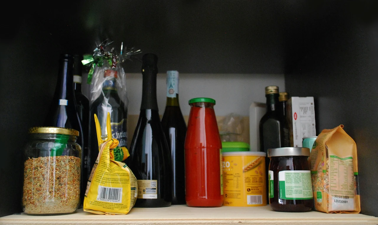 Come organizzare la dispensa per risparmiare spazio e denaro al supermercato Come organizzare la dispensa per risparmiare spazio e denaro al supermercato