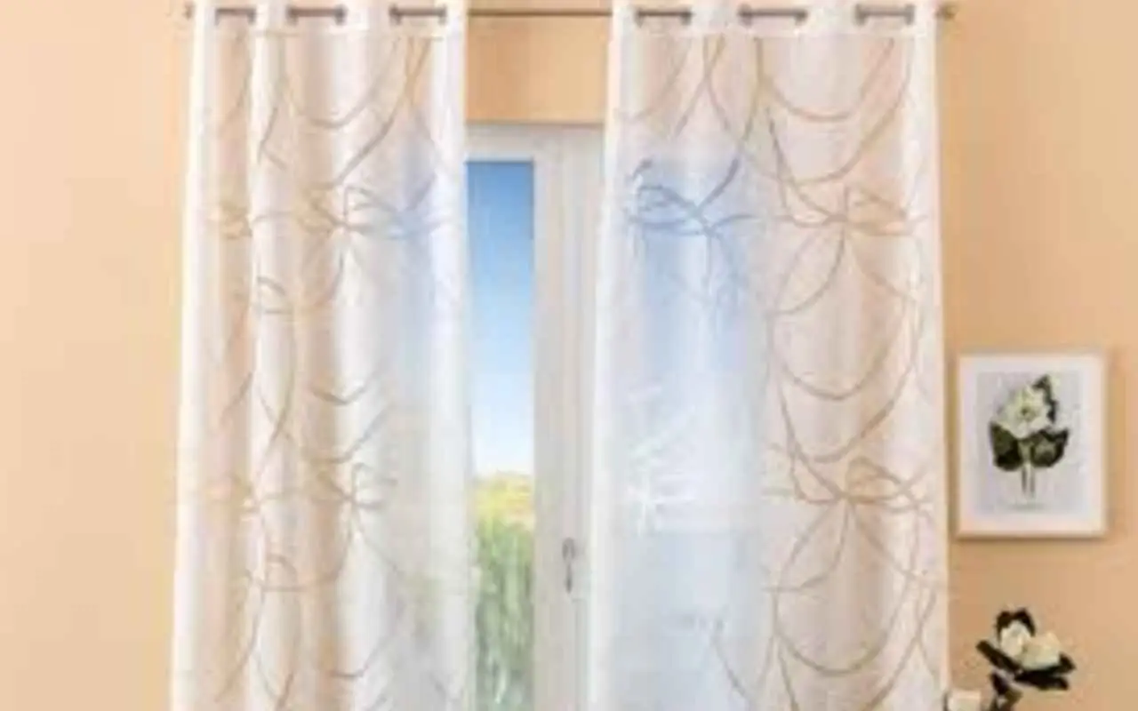 Come scegliere le tende giuste per migliorare la luce naturale in casa tua Come scegliere le tende giuste per migliorare la luce naturale in casa tua