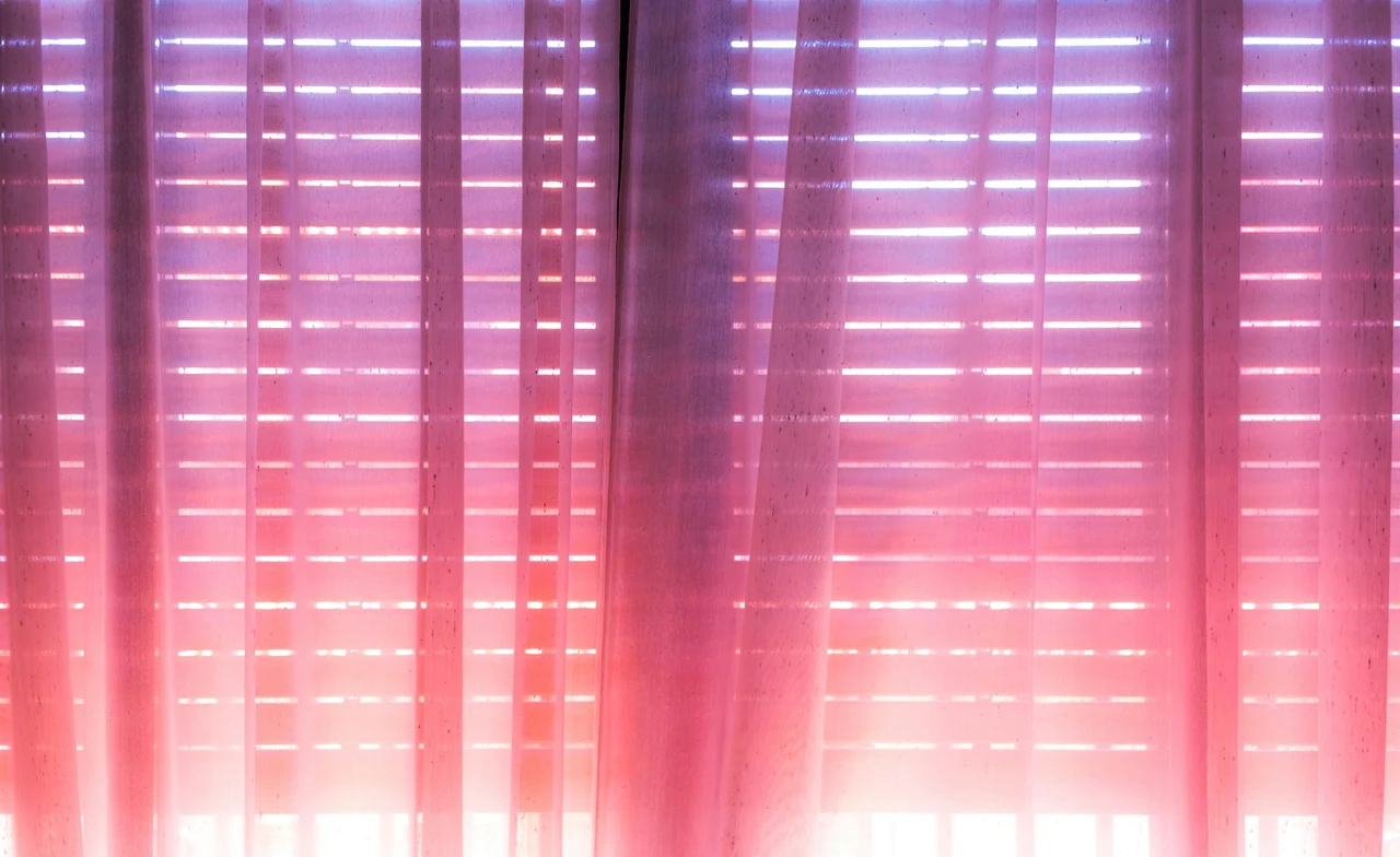 Come scegliere le tende giuste per migliorare la luce naturale in casa tua Come scegliere le tende giuste per migliorare la luce naturale in casa tua
