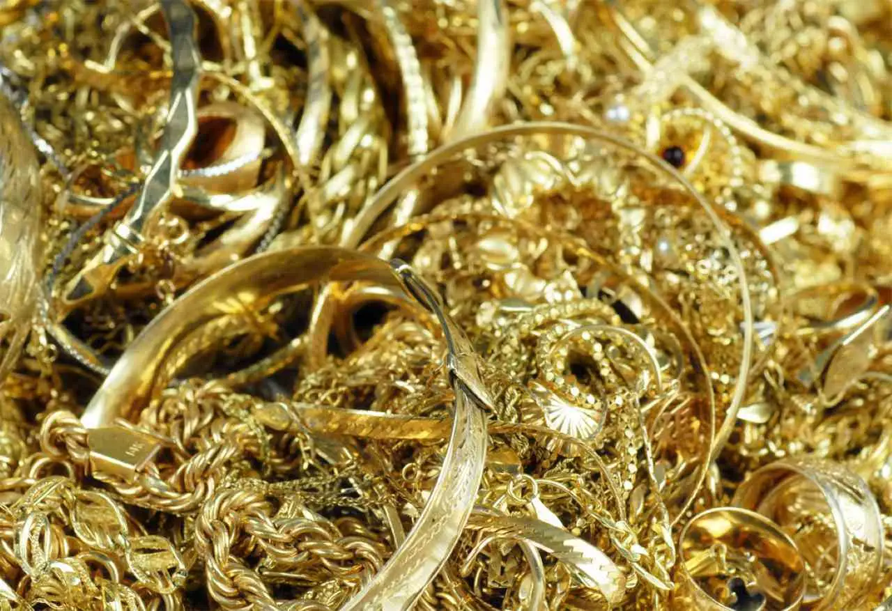 Oro in aumento: perché in estate potrebbe essere il momento giusto per investire Oro in aumento: perché in estate potrebbe essere il momento giusto per investire