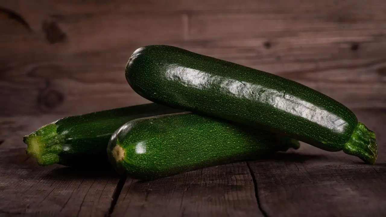 Non trascurare questo semplice gesto: fa la differenza nella crescita delle zucchine Non trascurare questo semplice gesto: fa la differenza nella crescita delle zucchine