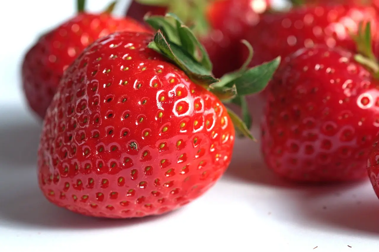Vuoi fragole più dolci e resistenti? Ecco la soluzione che non tutti applicano Vuoi fragole più dolci e resistenti? Ecco la soluzione che non tutti applicano