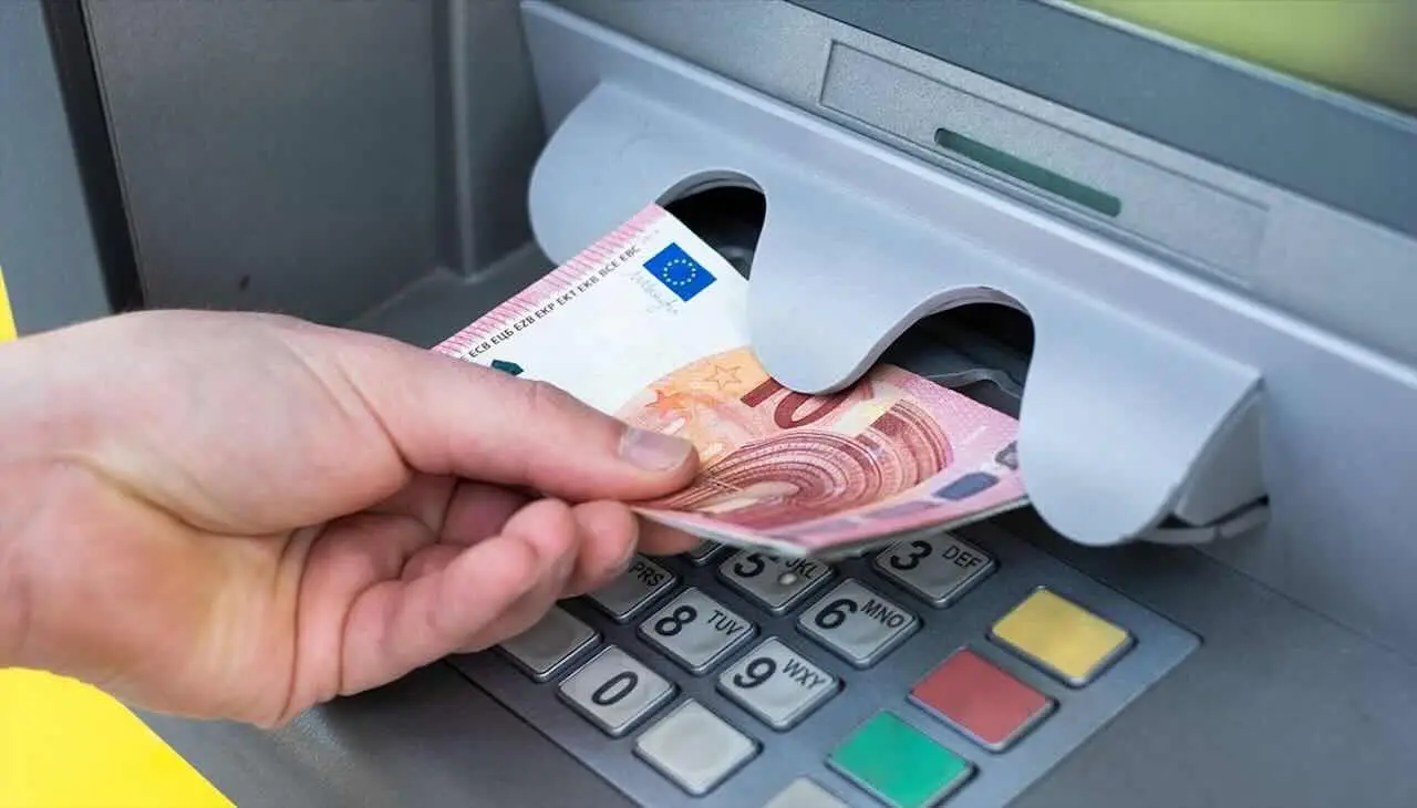 Contanti e carta di identità: cosa succede davvero dal nuovo limite prelievi ATM