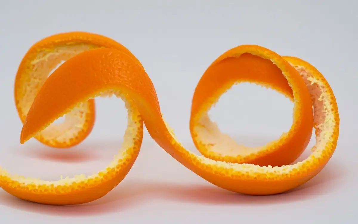 Come profumare la casa in modo naturale: il trucco delle bucce d’arancia che conquista tutti Come profumare la casa in modo naturale: il trucco delle bucce d’arancia che conquista tutti