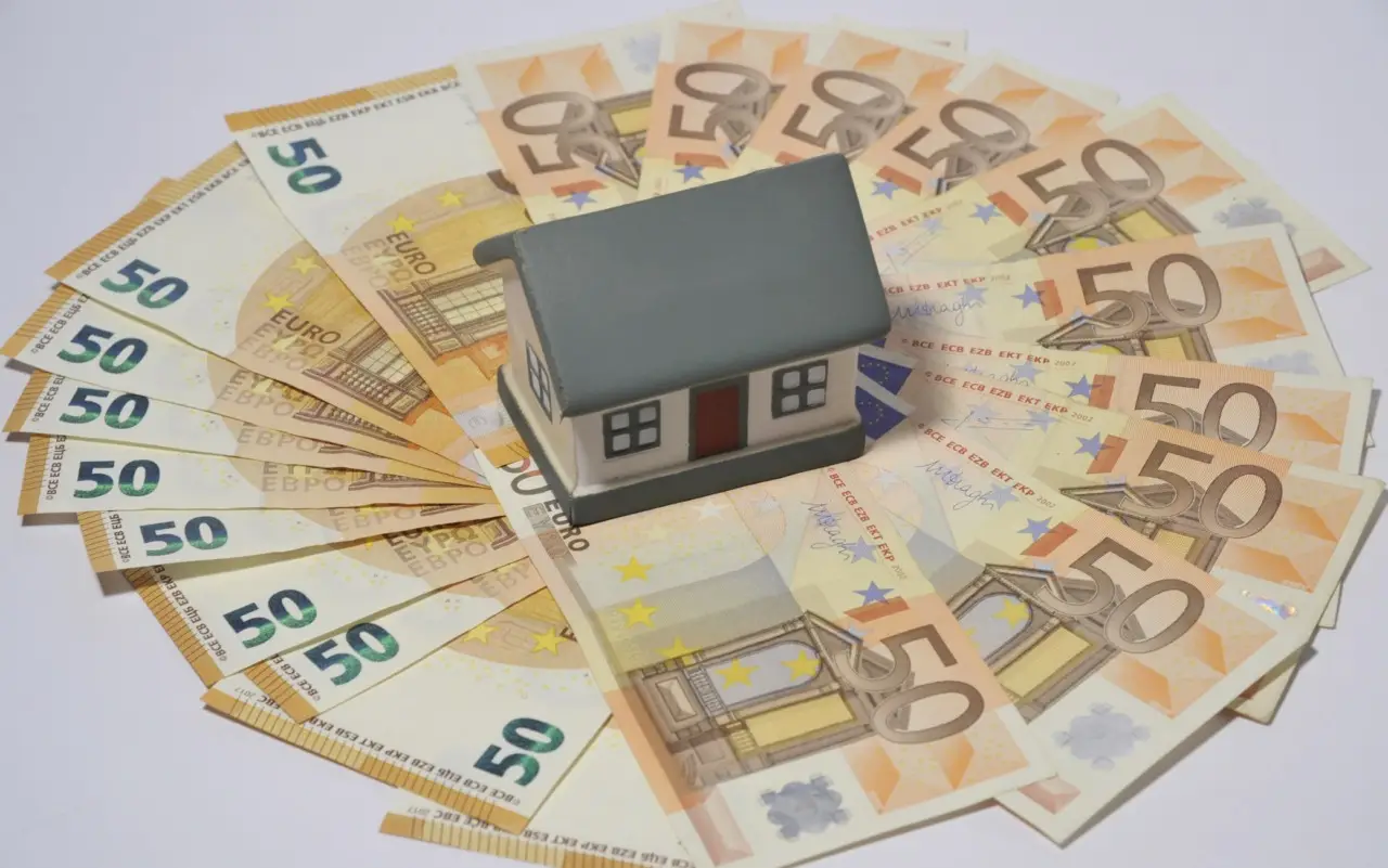 Investire 1000 euro in estate: ecco le 3 opzioni più interessanti Investire 1000 euro in estate: ecco le 3 opzioni più interessanti