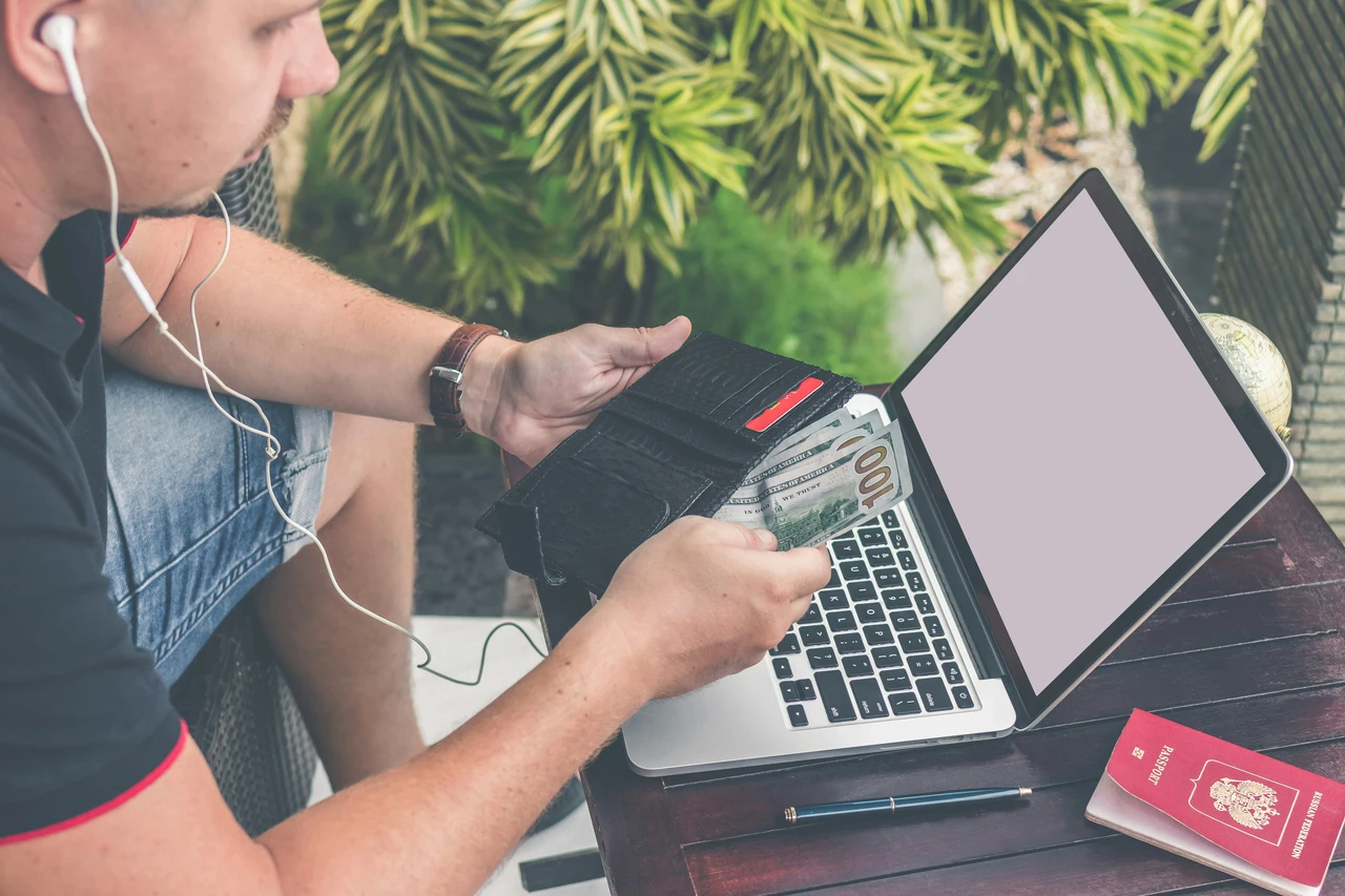Guadagnare con i social durante le vacanze: ecco chi ce la fa e perché Guadagnare con i social durante le vacanze: ecco chi ce la fa e perché