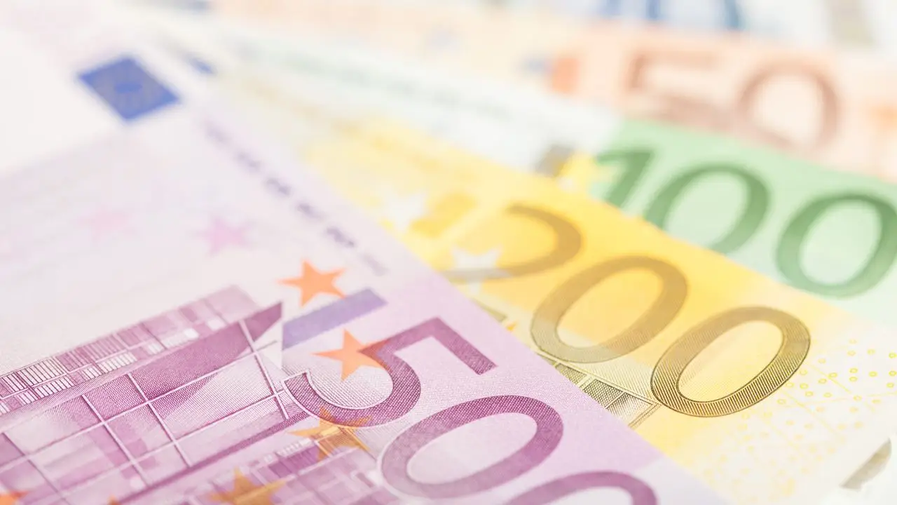 Conto corrente sopra i 10.000 euro: cosa cambia con le nuove regole Conto corrente sopra i 10.000 euro: cosa cambia con le nuove regole
