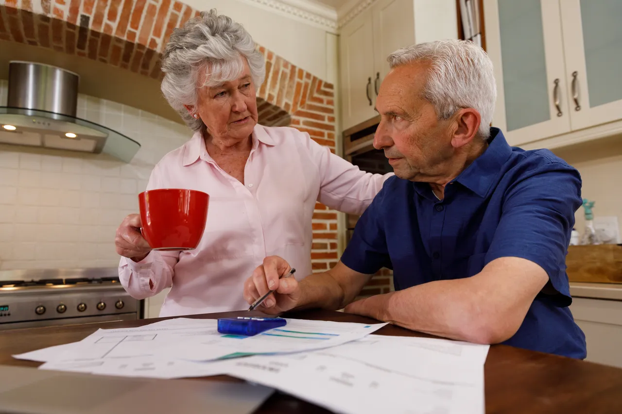 Età pensionabile in discussione: chi rischia davvero e chi è salvo Età pensionabile in discussione: chi rischia davvero e chi è salvo