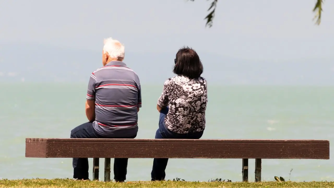Età pensionabile in discussione: chi rischia davvero e chi è salvo Età pensionabile in discussione: chi rischia davvero e chi è salvo