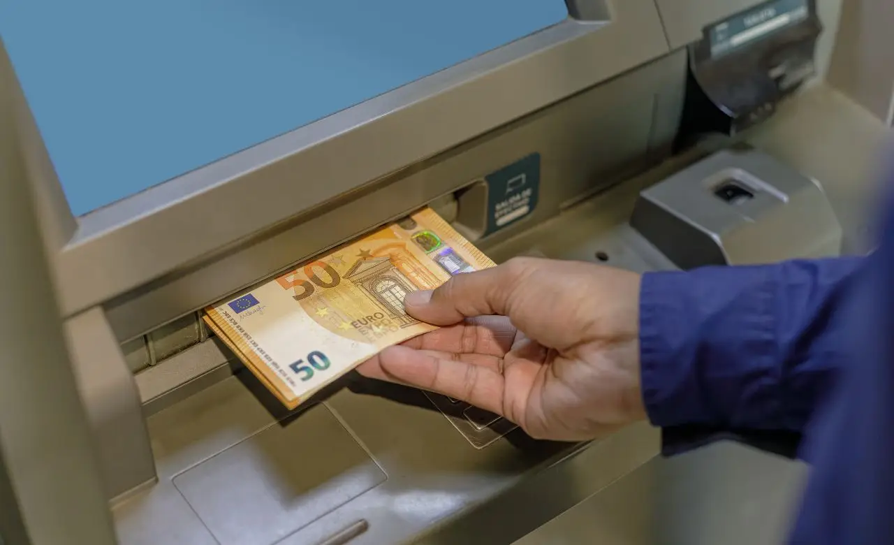 Prelievi frequenti dal bancomat: quando possono attirare l’attenzione del fisco Prelievi frequenti dal bancomat: quando possono attirare l’attenzione del fisco