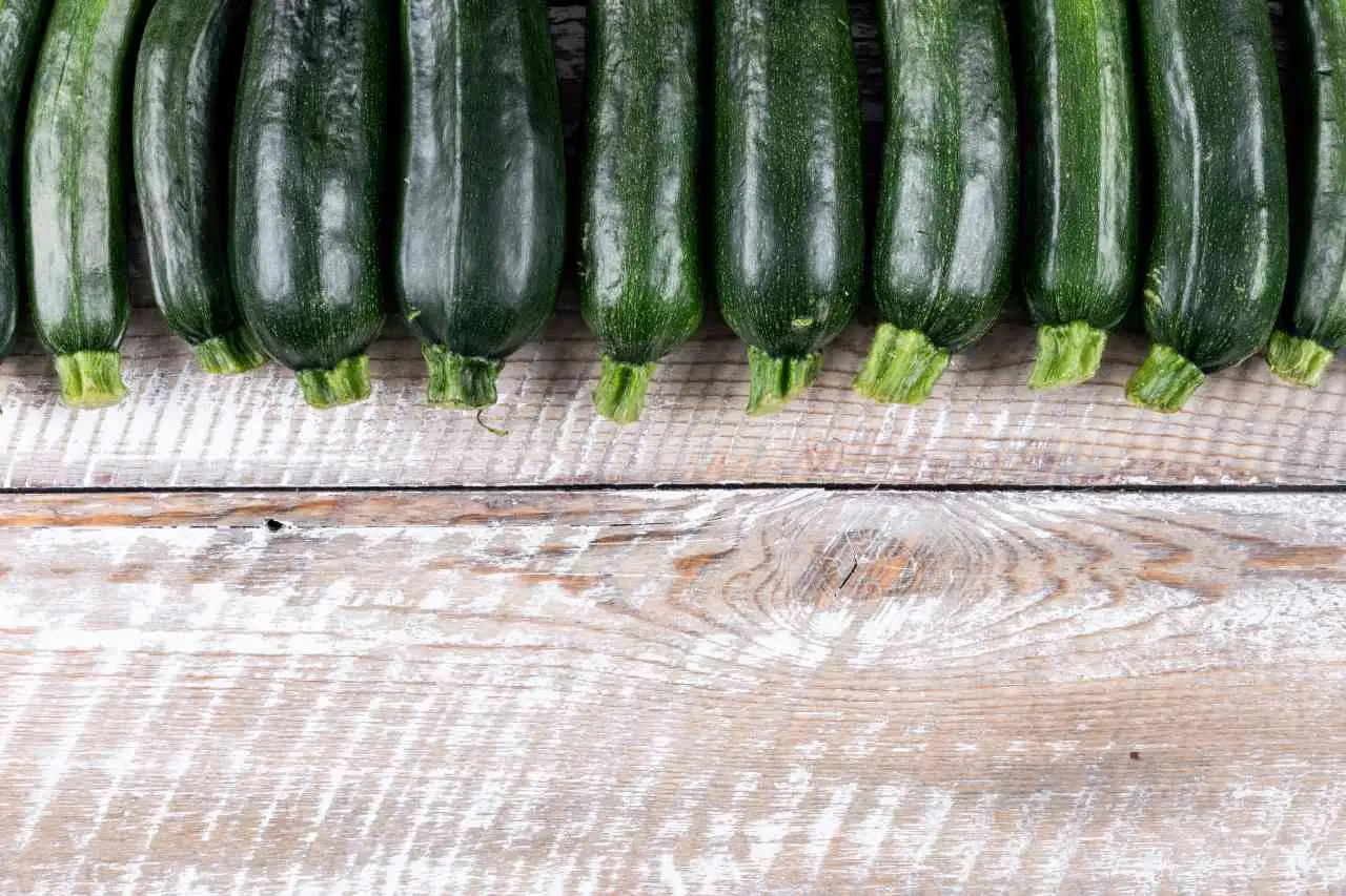 Non perdere questa tecnica tramandata: massimizza la resa delle tue zucchine in estate Non perdere questa tecnica tramandata: massimizza la resa delle tue zucchine in estate